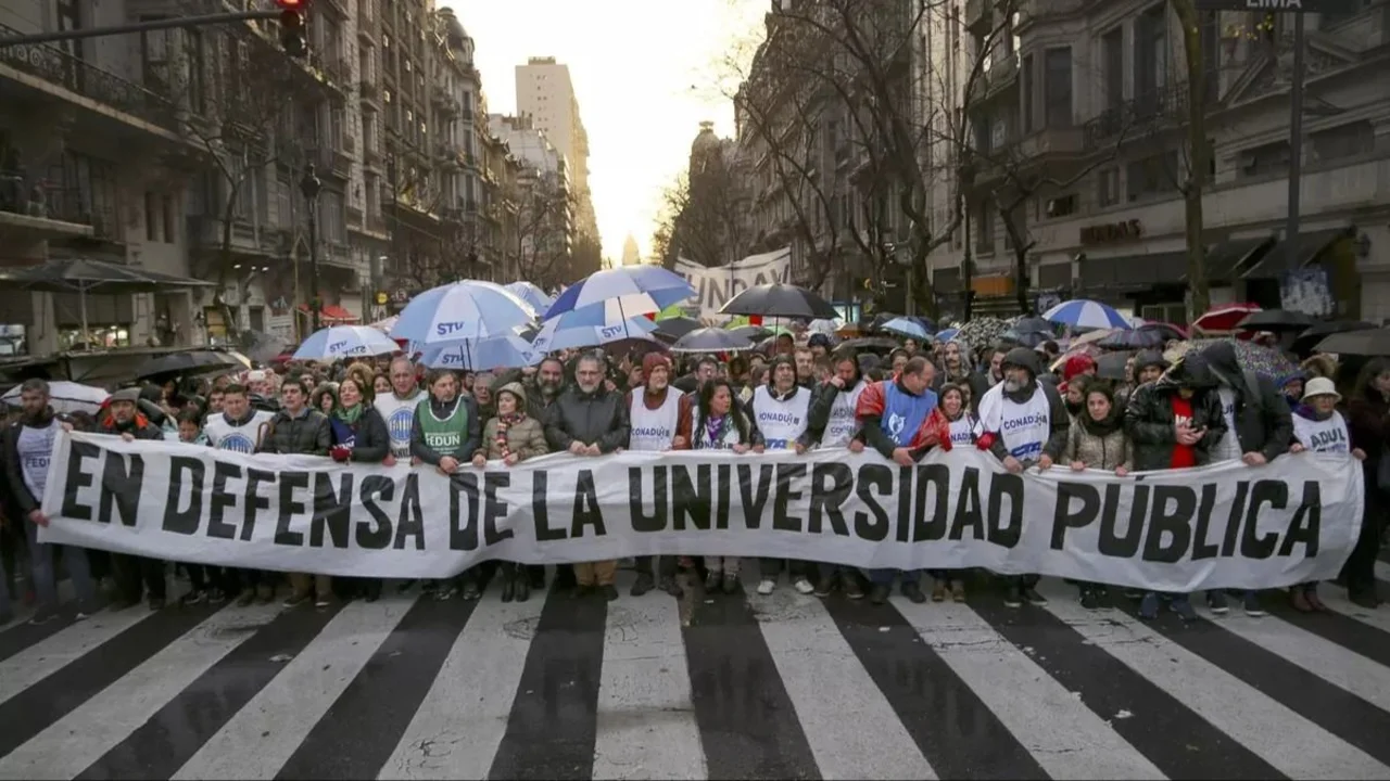 Marcha Universitaria de antorchas: se movilizarán gremios docentes, no docentes y estudiantes
