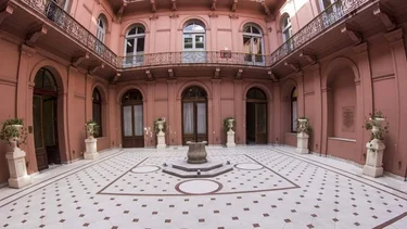 Quejas por el frío en la Casa Rosada: Sturzenegger y Adorni, sin calefacción