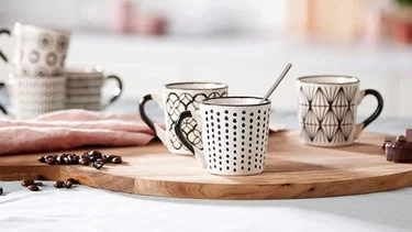 ¿Es seguro tomar de una taza que tiene rajaduras?