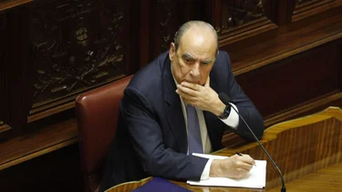 Francos huyó del Senado, enojado porque le dijeron "mentiroso": las dudas que dejó