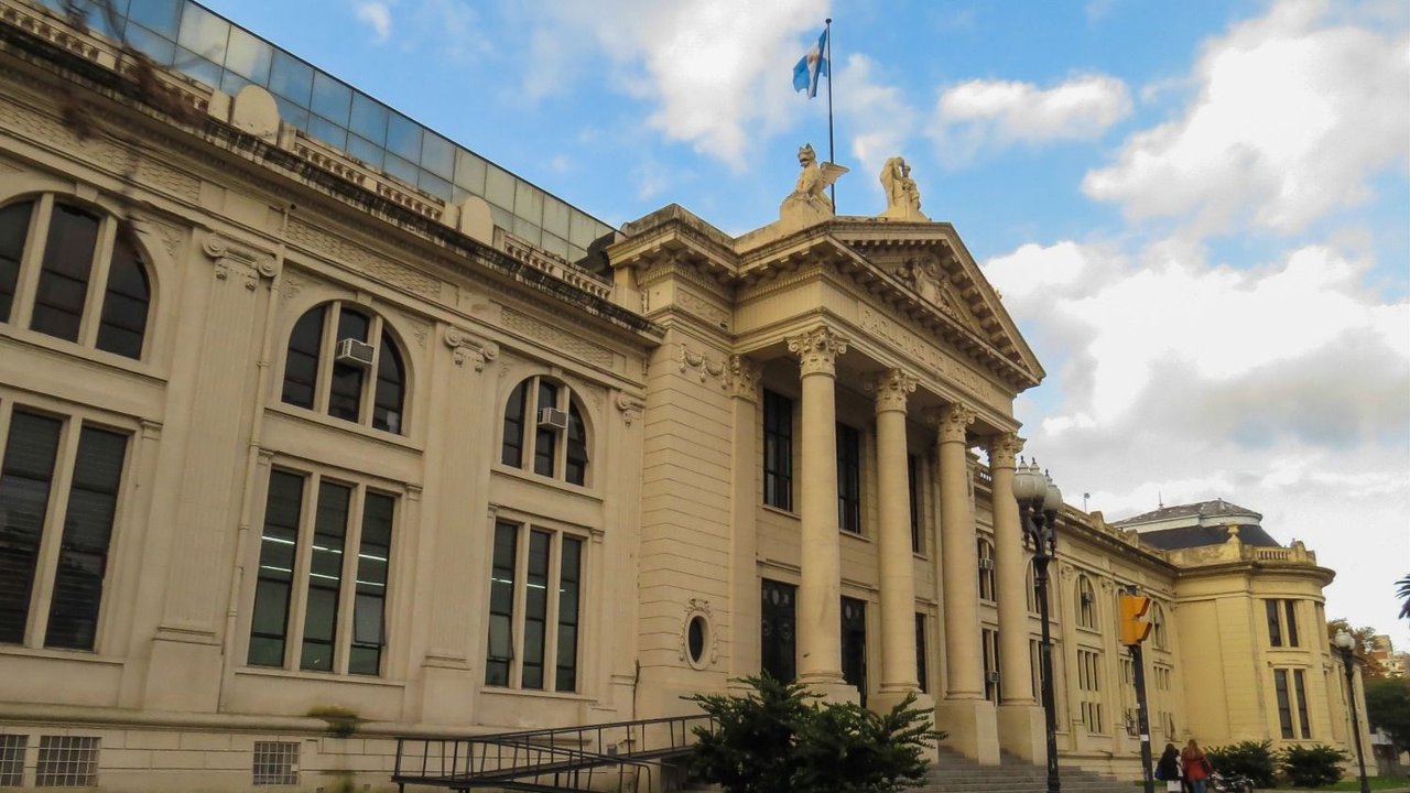 Alerta en la UNR: ya renunciaron más de 200 profesores por bajos sueldos
