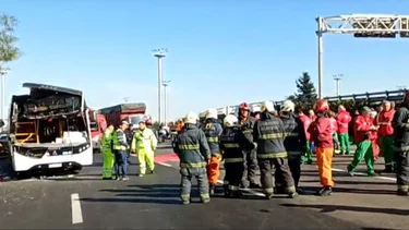 Violento choque entre camión y colectivo en General Paz: 47 heridos