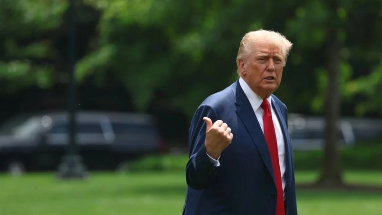 Trump planea decretos para impulsar el crecimiento de la IA en la carrera con China