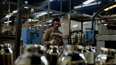 El ataque del Gobierno contra Lumilagro, una histórica empresa argentina