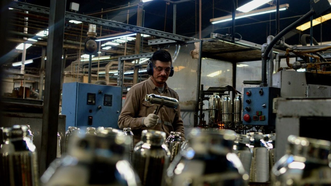 El ataque del Gobierno contra Lumilagro, una histórica empresa argentina
