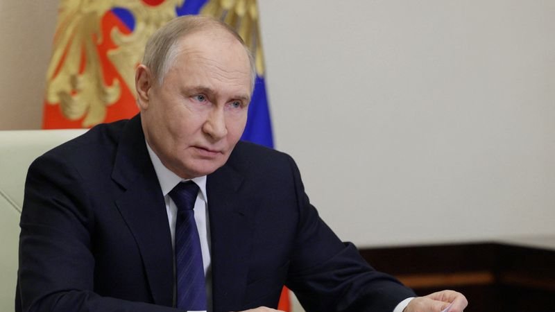 Putin dice que Rusia planea recortar el gasto militar a partir del próximo año
