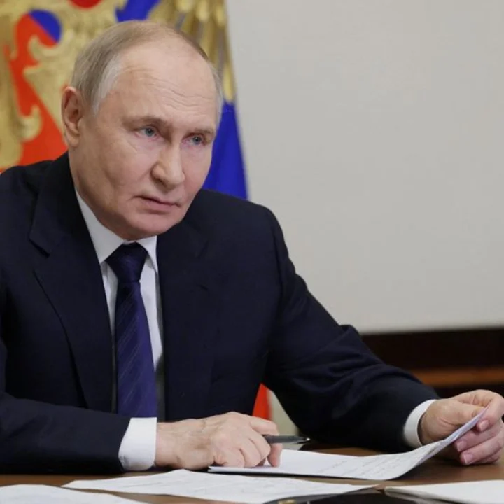 Putin plantea reducción de gastos militares en Rusia