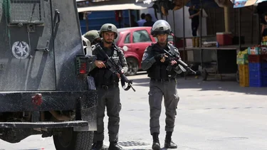 Militares israelíes revelaron cómo disparan a los palestinos que buscan comida en Gaza: "Procedimiento standard"