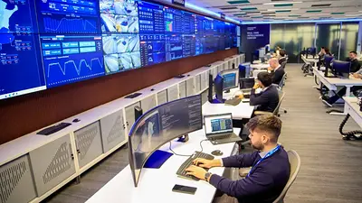 YPF presenta el primer centro de inteligencia comercial en tiempo real de Latinoamérica YPF presenta el primer centro de inteligencia comercial en tiempo real de Latinoamérica