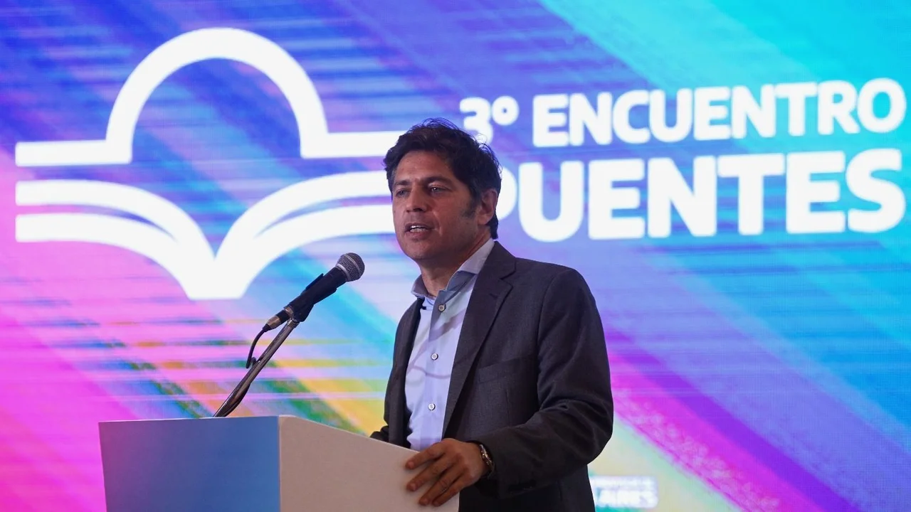 Axel Kicillof respondió a los insultos de Milei: "El que insulta y grita no tiene razón"