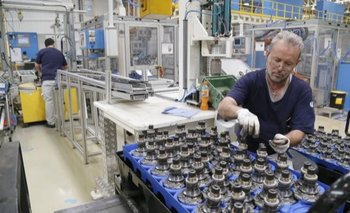 Alerta en las industrias de Córdoba: casi el 20% redujo personal ante la crisis | Industria