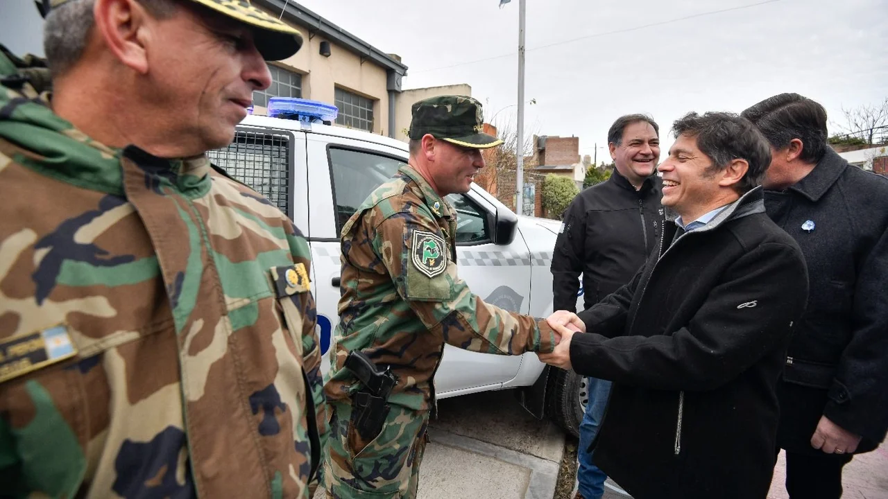 Kicillof entregó nuevos patrulleros para reforzar la seguridad en San Cayetano: todos los detalles