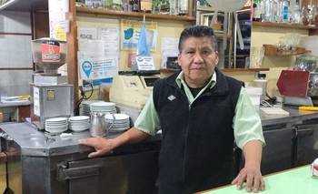 La Tayuela, un mítico café porteño con más de 40 años de historia famoso por sus sándwiche | Historias de vida