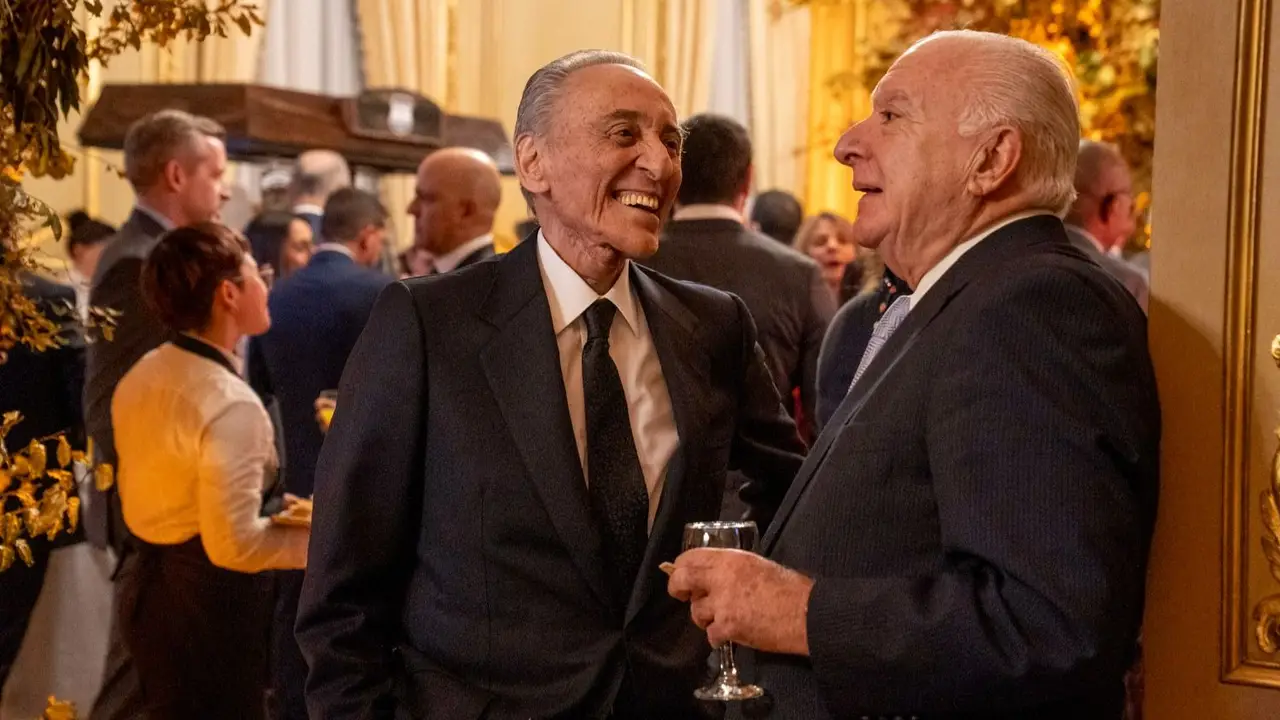 El gobierno de La Embajada, la risa de Magnetto y dos respuestas sociales que pueden definir la elección 