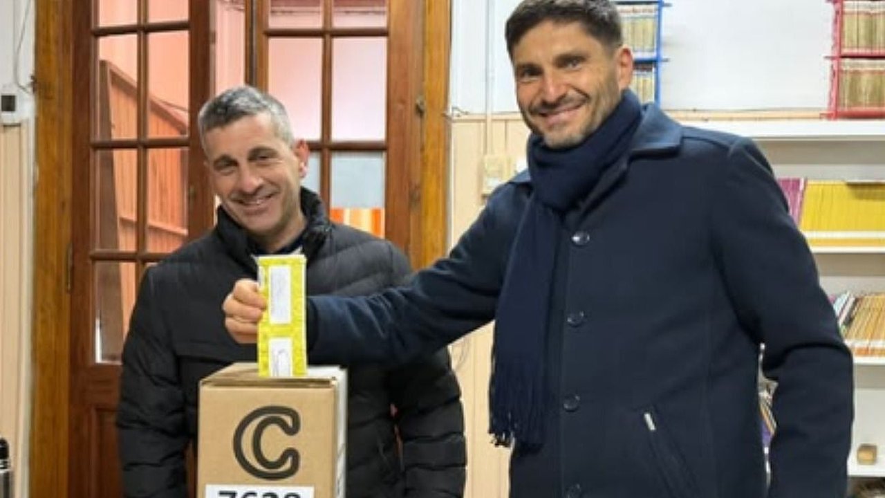 Maximiliano Pullaro votando
