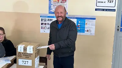 Elecciones Formosa 2025: el gobernador Insfrán votó en Laguna Blanca y pidió participación a la ciudadanía Elecciones Formosa 2025: el gobernador Insfrán votó en Laguna Blanca y pidió participación a la ciudadanía