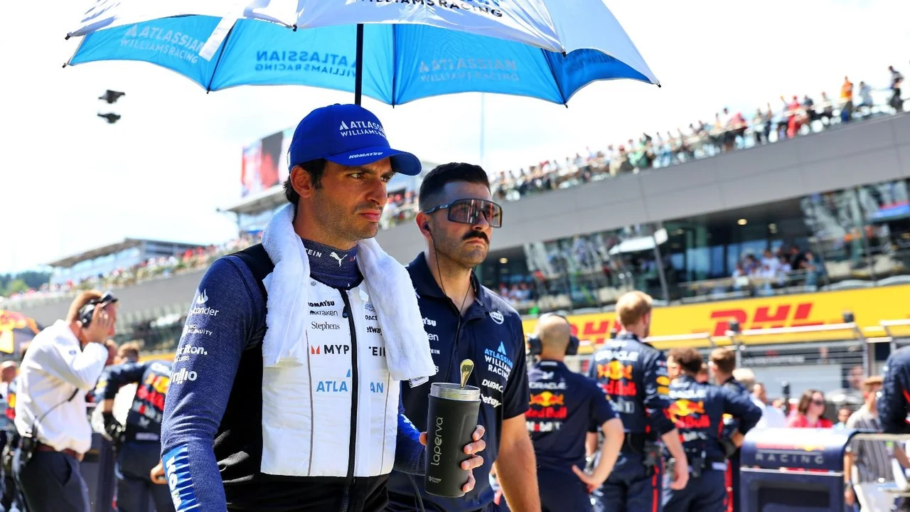 Carlos Sainz en el paddock de Austria.