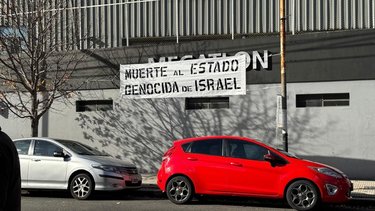 "Muerte a Israel": la bandera que acompañó los cánticos antisemitas de All Boys contra Atlanta