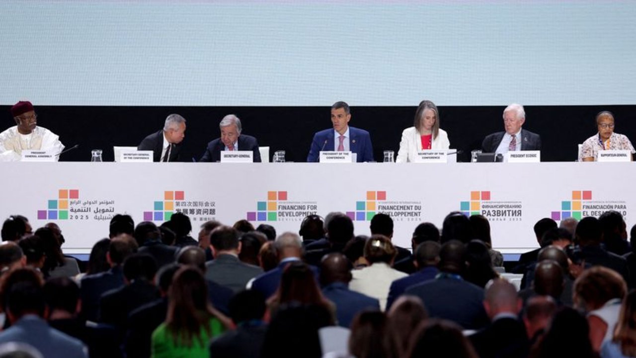 Los líderes mundiales abordan la pobreza y los objetivos climáticos en la cumbre de España