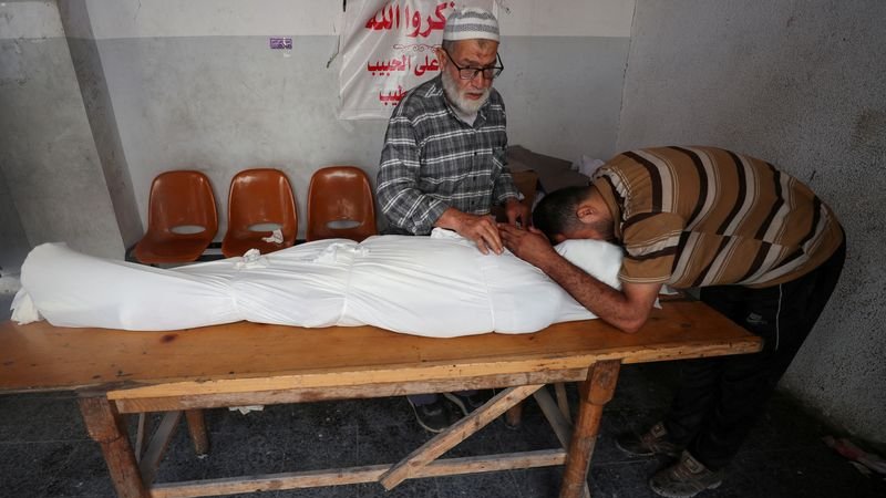 Israel bombardea Gaza y mata a 58 personas antes de conversaciones sobre el alto el fuego en EEUU