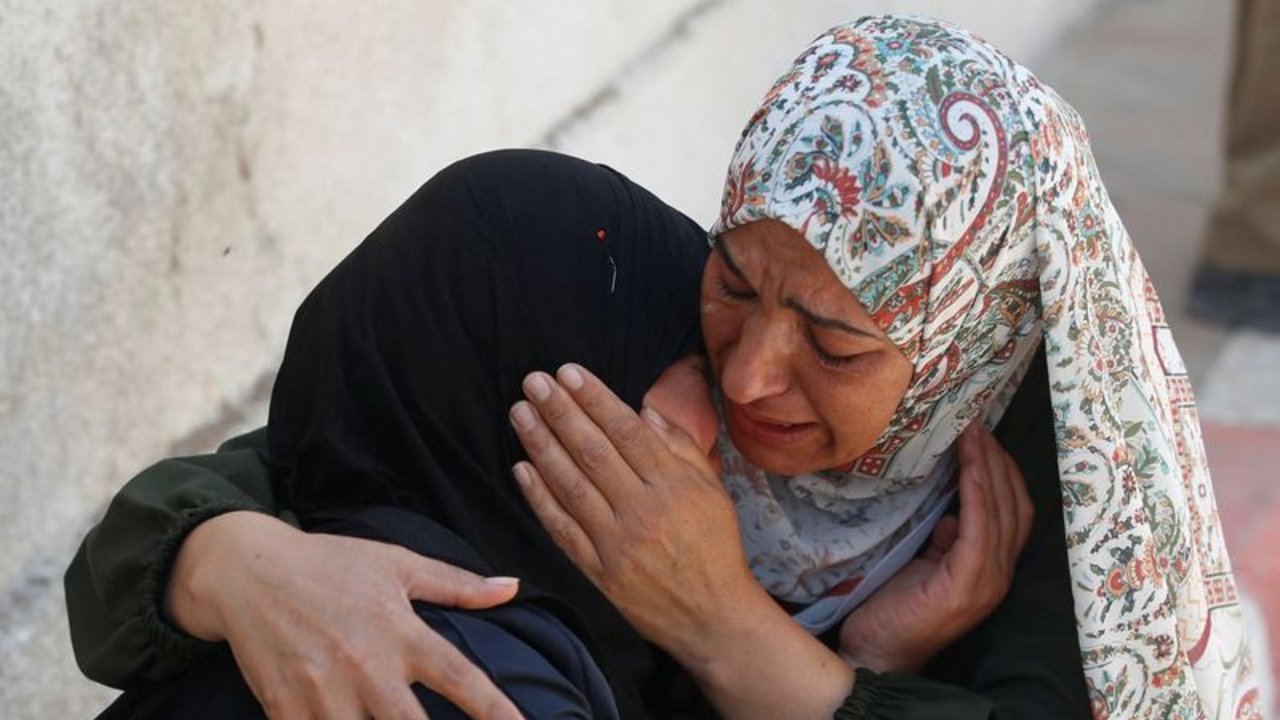 Israel reconoce que civiles palestinos han sido heridos en centros de ayuda en Gaza