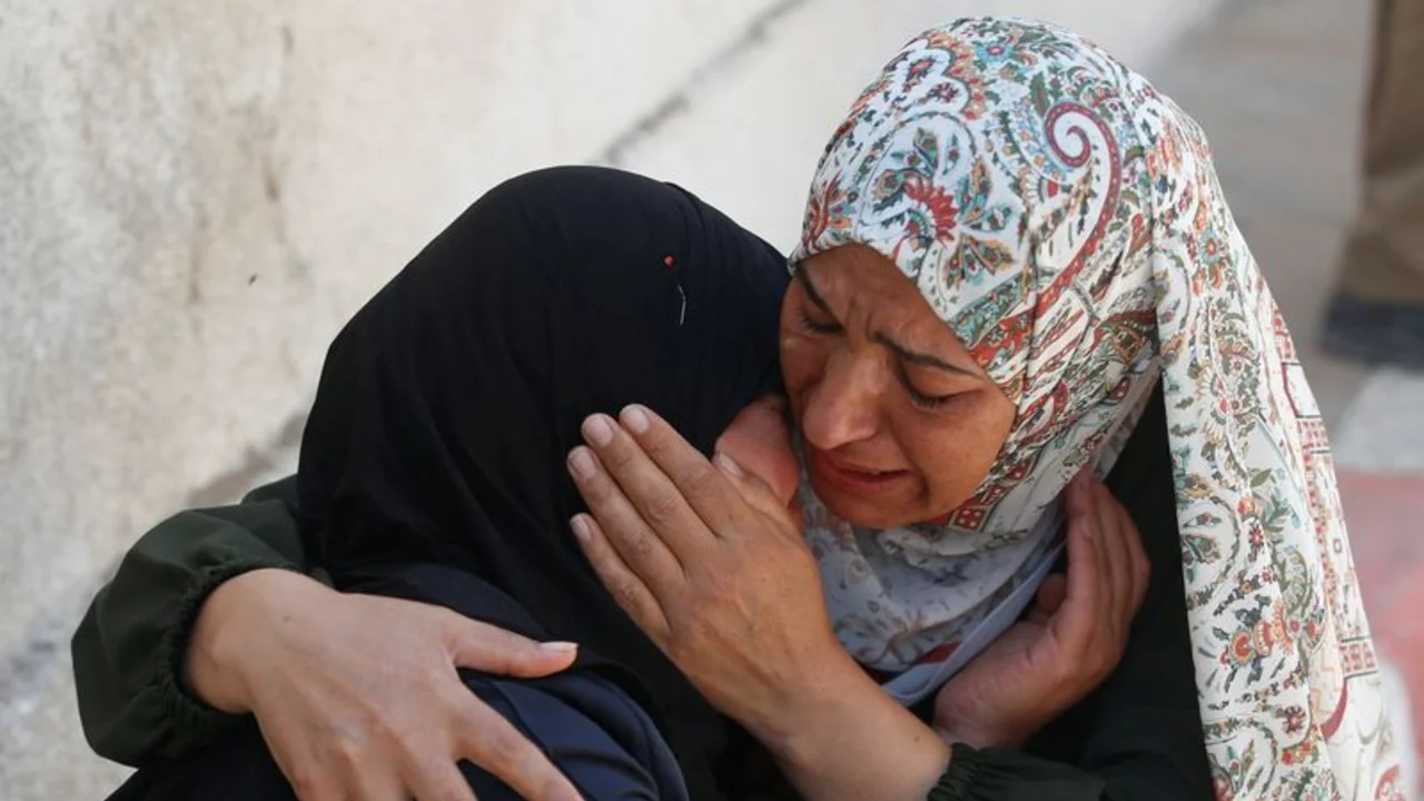 Israel reconoce que civiles palestinos han sido heridos en centros de ayuda en Gaza