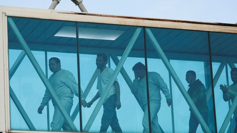 Tribunal de apelaciones sopesa que Trump use ley de guerra para deportar a venezolanos