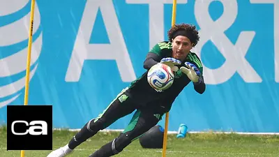 "Memo" Ochoa sigue siendo el talismán de un México que busca el equilibrio generacional "Memo" Ochoa sigue siendo el talismán de un México que busca el equilibrio generacional