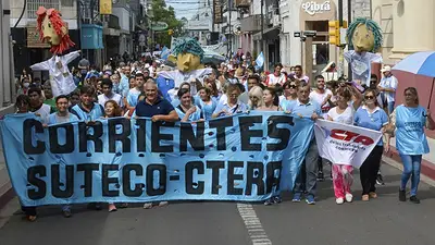 Sindicatos docentes de Corrientes rechazan el aumento del 10% que busca imponer Valdés: "Insuficiente" Sindicatos docentes de Corrientes rechazan el aumento del 10% que busca imponer Valdés: "Insuficiente"