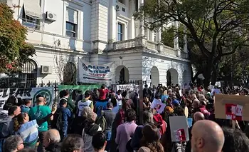 La CNEA cumplió 76 años con sus trabajadores del lado de afuera | Cientificidio