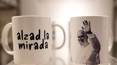El papa viaja a España para estar "hombro con hombro" con los migrantes El papa viaja a España para estar "hombro con hombro" con los migrantes