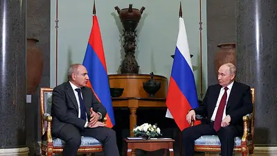 Putin presiona a Armenia mientras Rusia intenta mantener su influencia mundial Putin presiona a Armenia mientras Rusia intenta mantener su influencia mundial