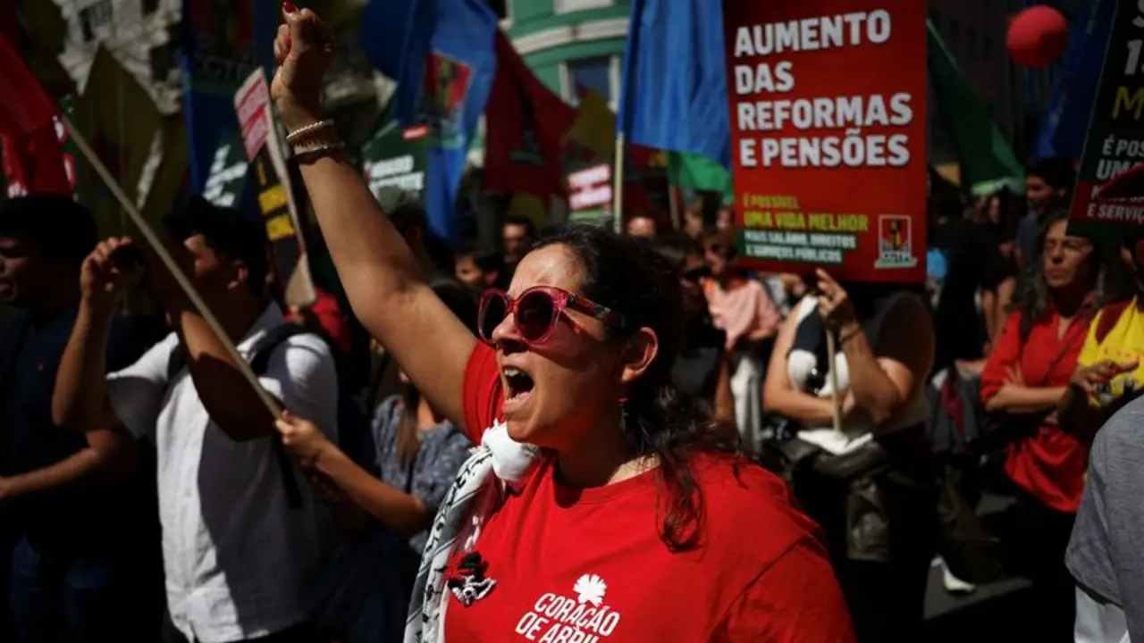 La huelga general en Portugal por la reforma laboral paraliza trenes, vuelos y cierra colegios