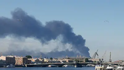 Ucrania ataca una terminal petrolera en San Petersburgo mientras arranca el "Davos" ruso Ucrania ataca una terminal petrolera en San Petersburgo mientras arranca el "Davos" ruso