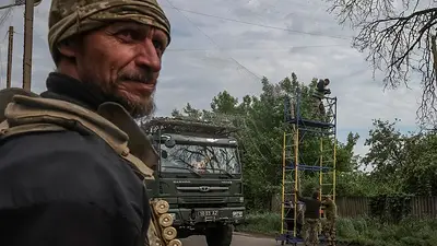 Rusia acusa a Ucrania de matar a ocho civiles en un ataque con drones a un autobús Rusia acusa a Ucrania de matar a ocho civiles en un ataque con drones a un autobús