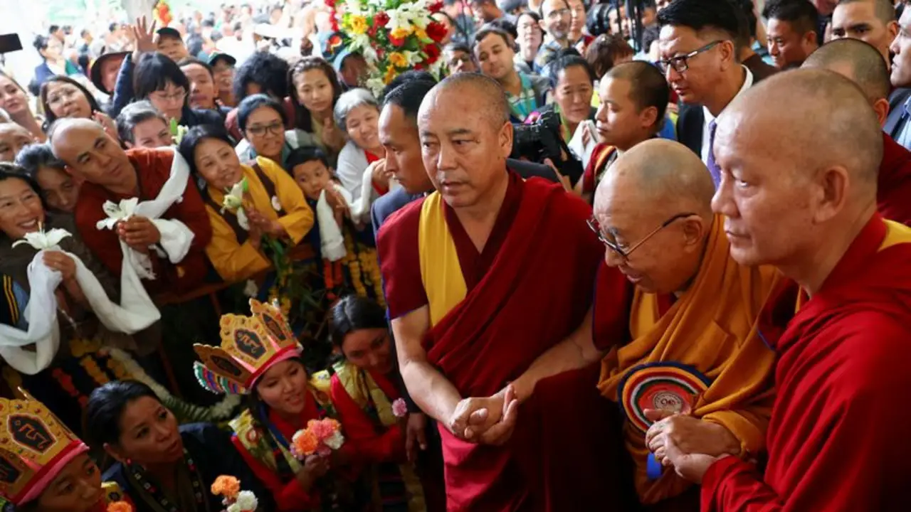 El dalái lama se someterá a un tratamiento de rodilla en Nueva Delhi