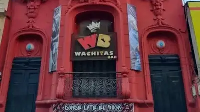 Clausuraron Wachitas, el bar en el que trabaja la dueña del auto en el que fue trasladada Agostina Vega, ya asesinada Clausuraron Wachitas, el bar en el que trabaja la dueña del auto en el que fue trasladada Agostina Vega, ya asesinada