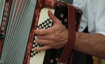 El plan para revivir un oficio extinto y volver a fabricar un icónico instrumento | Música