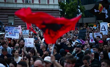 Recrudecen las protestas en Albania y prenden fuego la sede de la Corte Suprema  | Albania