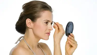 Depilarse las cejas. Depilarse las cejas.