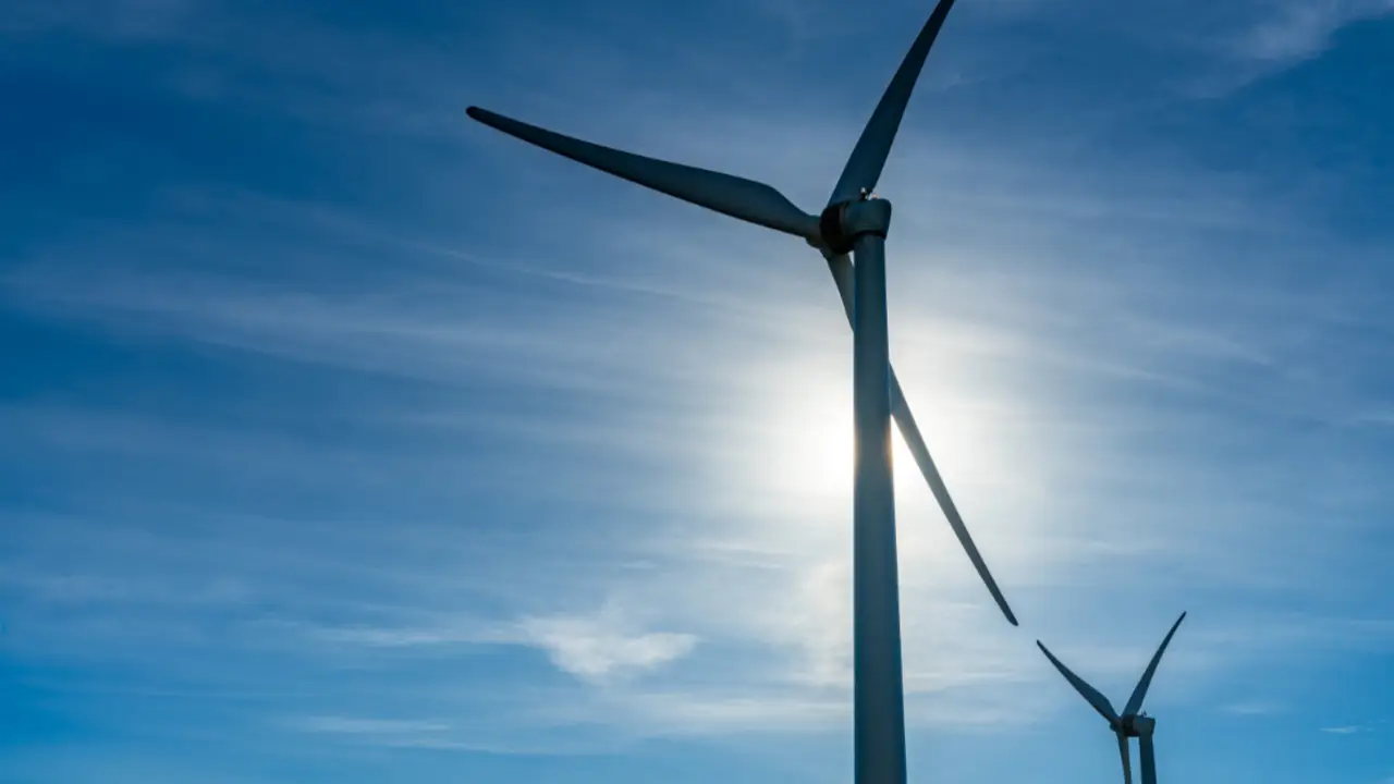 Está a la vista de millones de porteños y bonaerenses: la energía que el Río de la Plata ofrece y el país todavía no usa