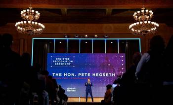 Hegseth, en acto conmemorativo del Día D, dice Europa se enfrenta a una "invasión" de ideologías peligrosas | Aniversario
