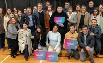 Conectar Igualdad Bonaerense: la Provincia entregó computadoras a alumnos del interior | Educación