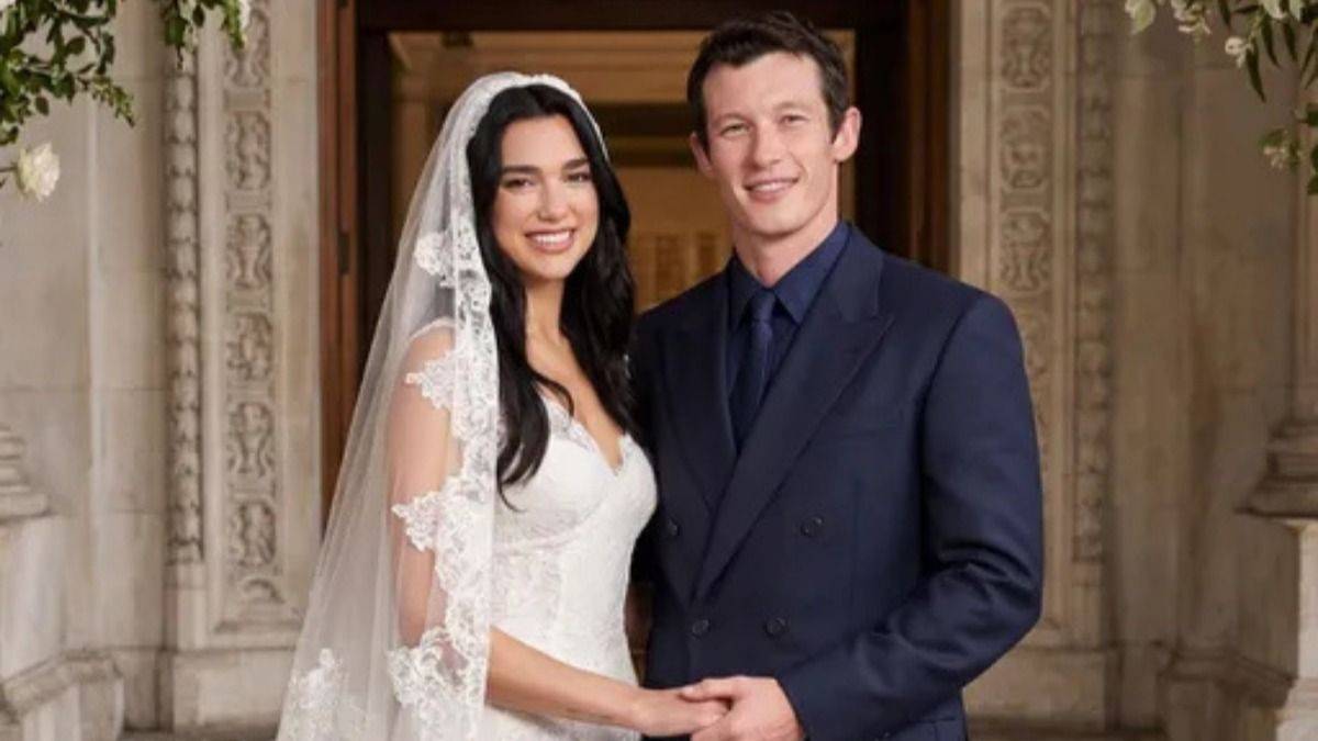 Dua Lipa married in Italy and dazzled with a trending dress: all the details of her spectacular wedding look