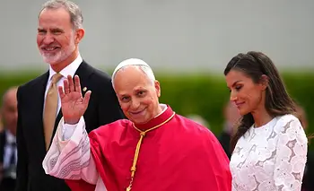 El papa León XIV llegó a Francia, cruzó a Trump por la IA y la censura a la prensa | Papa león xiv