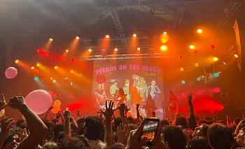 Perras on the Beach revivió el espíritu indie de toda una década | Música