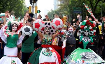 Ciudad de México trata de batir el récord mundial de la ola más grande antes del Mundial | México
