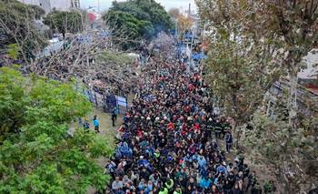 Velorio del Indio: una multitud despide al ídolo y la fila llega casi hasta Capital  | Seguimiento minuto a minuto