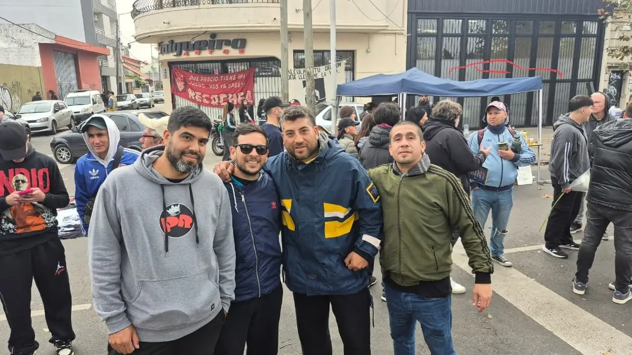 Amigos despidiendo al Indio Solari