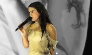 Lali pidió un minuto de silencio por las víctimas de femicidio y un hombre gritó | Música